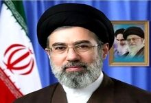 عکس یادگاری پرستارهای بی حجاب با آیت الله سید مجتبی خامنه ای