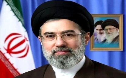 عکس یادگاری پرستارهای بی حجاب با آیت الله سید مجتبی خامنه ای