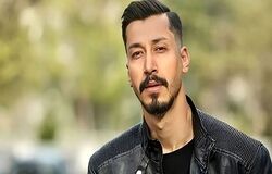 حضور بهرام افشاری در مراسم یکی از جانباختگان دی ماه/ عکس