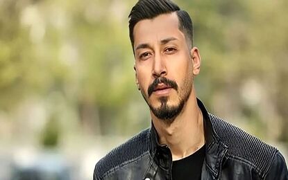 حضور بهرام افشاری در مراسم یکی از جانباختگان دی ماه/ عکس