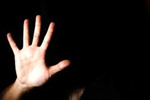 اقدام غیر اخلاقی پارسا حاضری با دختر زیر ۱۶ سال/ عکس